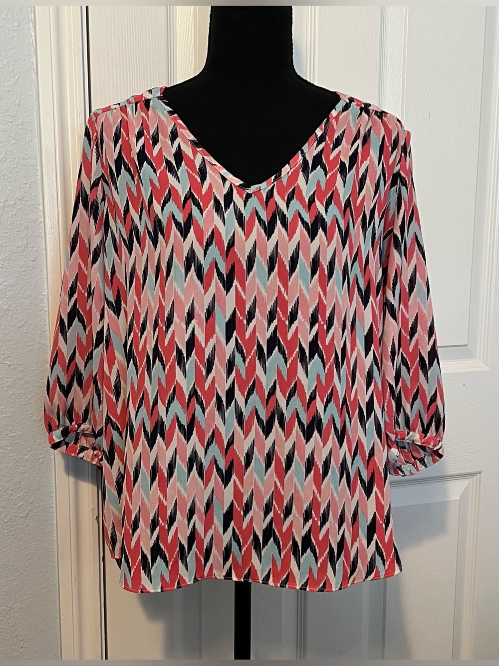 by & by Geometric V-Neck Blouse Pink Black Teal Women XL EUC